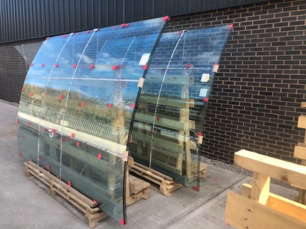 strapping on curved glass application image