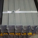Securing metal bars with strapping image